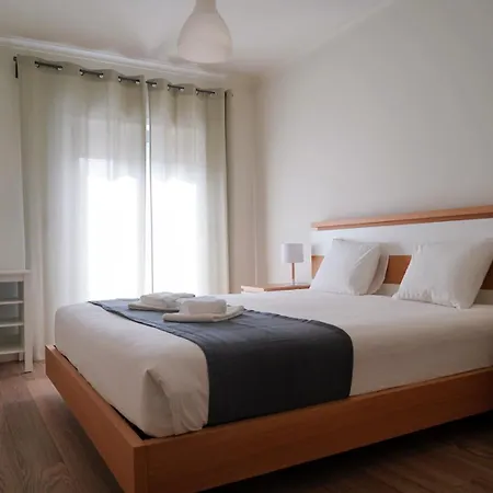 Always On The Way - Road In Montijo, Lisbon Apartment