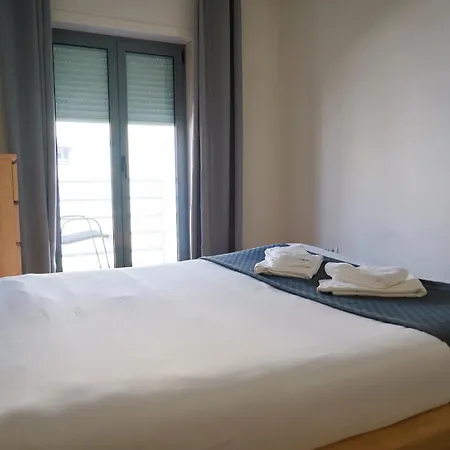 Always On The Way - Road In Montijo, Lisbon Apartment *